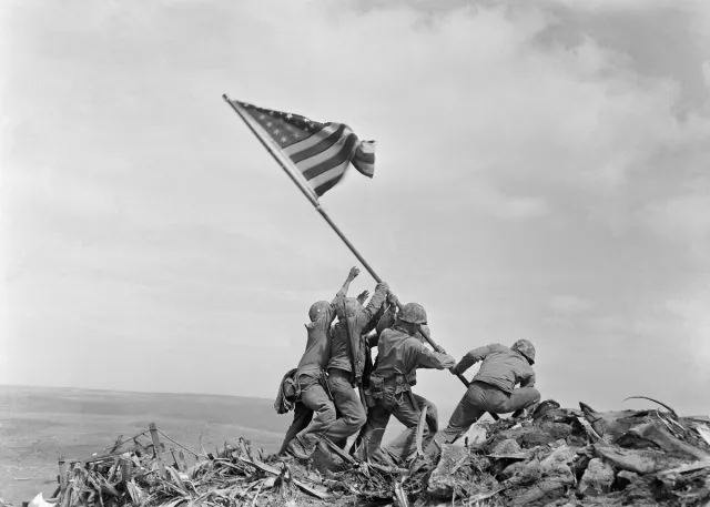 Esque Poster Raising the Flag on Iwo Jima - Tweede Wereldoorlog - Large 50x70 - (Klassiek/Iconisch) Zwart Wit
