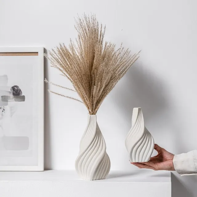 LUXALIVING Vazen Set van 2 – Keramische Vazen Beige – Decoratieve Bloemenvazen – Modern Gedraaid Design – Woonkamer Decoratie – 21 en 19 cm Biege