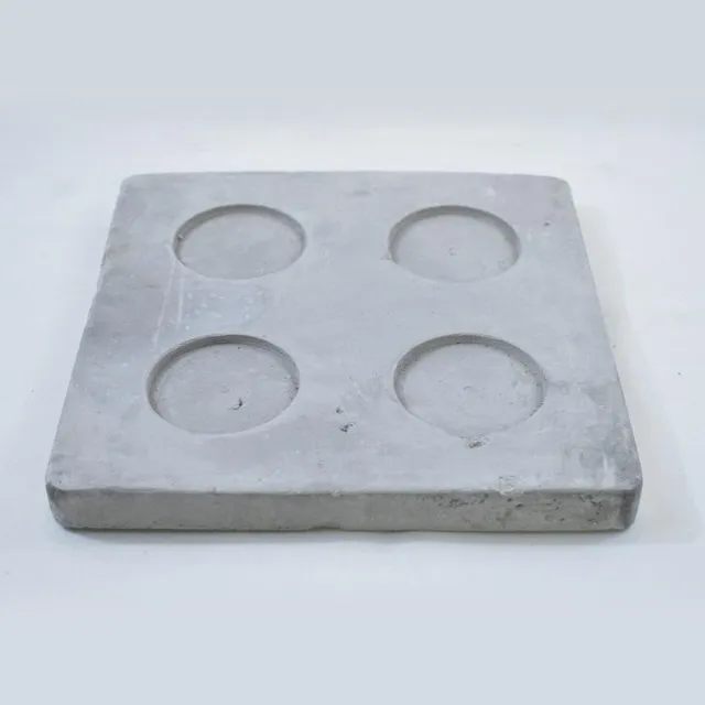 ZoeZo Design Waxinelichtjeshouder - robuust - stoer - sober - beton - voor 4 waxinelichtjes - H 2 cm x 21.5 x 21.5 cm