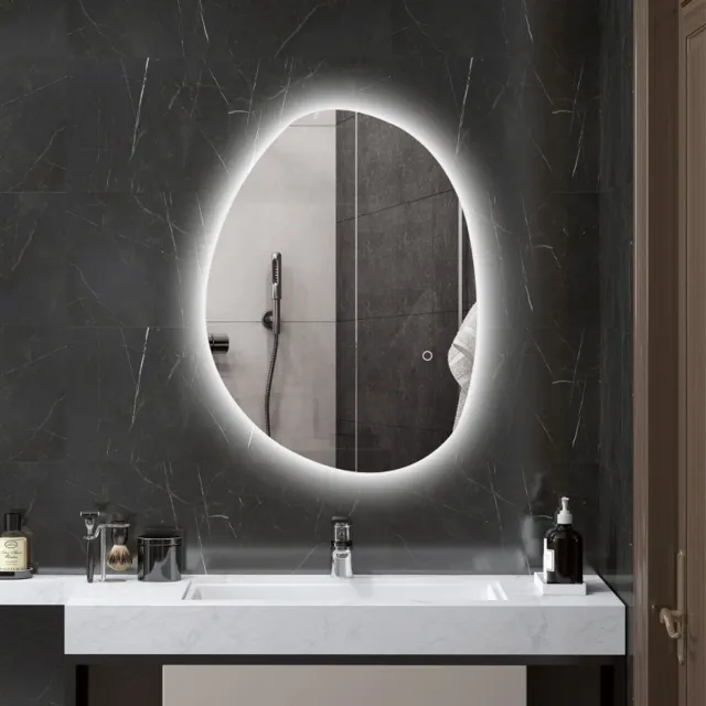 OKWISH Badkamerspiegel Asymmetrisch Met LED Verlichting En Touchbediening 70 X 50 Cm Glas Silver Voor Moderne Badkamer Met Anti Condens Zilver