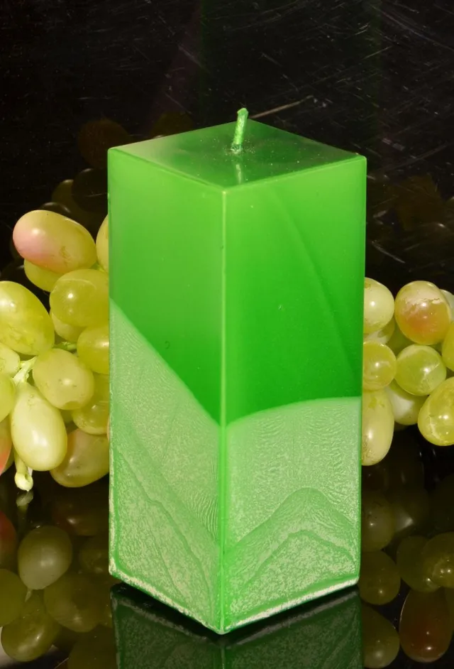 MilaNNE Candles by Milanne Kwadrant kaars - Metallic Groen - 16 cm