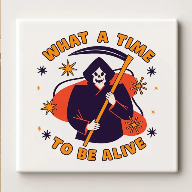 Nevolis What a Time to Be Alive Doodsgraaf Tegel – 15x15cm Keramische Wanddecoratie – Donkere Humor Gotische Decoratie voor Halloween of Kantoor Multi Color