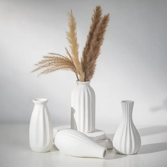 Unyqoos Set van vier moderne geribbelde keramieken vazen voor stijlvolle decoratie wit