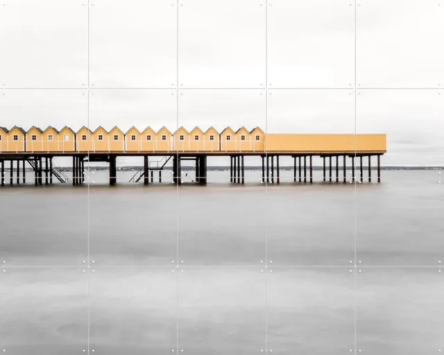 IXXI Skane Bathouses, Claire Droppert - 100 x 80 cm - Grote wanddecoratie en posters - Fotografie, Realisme, Naturalisme, Minimalisme, Abstract Wit / Geel / Donkere tinten / Grijs