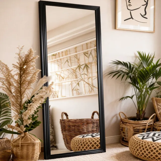OKWISH Staande Spiegel Verstelbare Metalen Voet 160 x 50 cm Houten Frame Zwart Rechthoek Voor Woonkamer En Winkel Stabiel En Kraakhelder