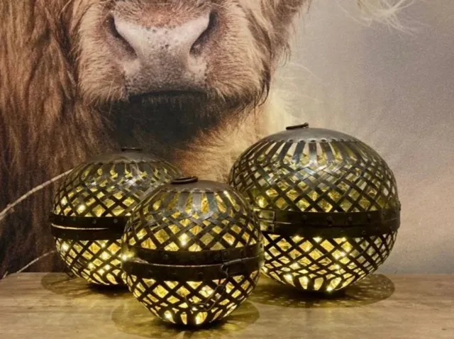Suzo Metalen decoratiebollen set van 3 – Windlichten – Industrieel en Landelijk – Roestkleur – Voor binnen en buiten