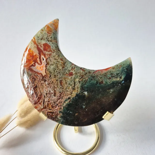 Moonlight Gemstones Rode Druzy Mosagaat Maan op standaard – 11-13cm Edelsteen statement piece 148 Meerkleurig
