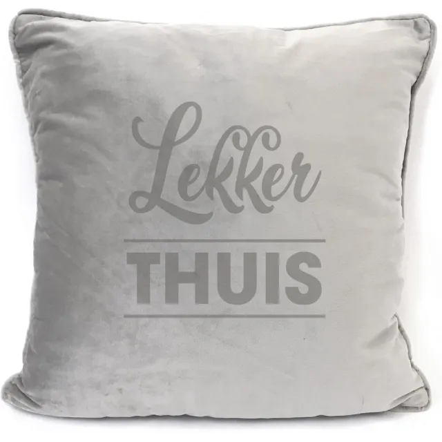 SandD-art Grijs sierkussen Velours - 45x45cm - Met Tekst: Lekker Thuis. Cadeau-verjaardag-bedankje-samenwonen.