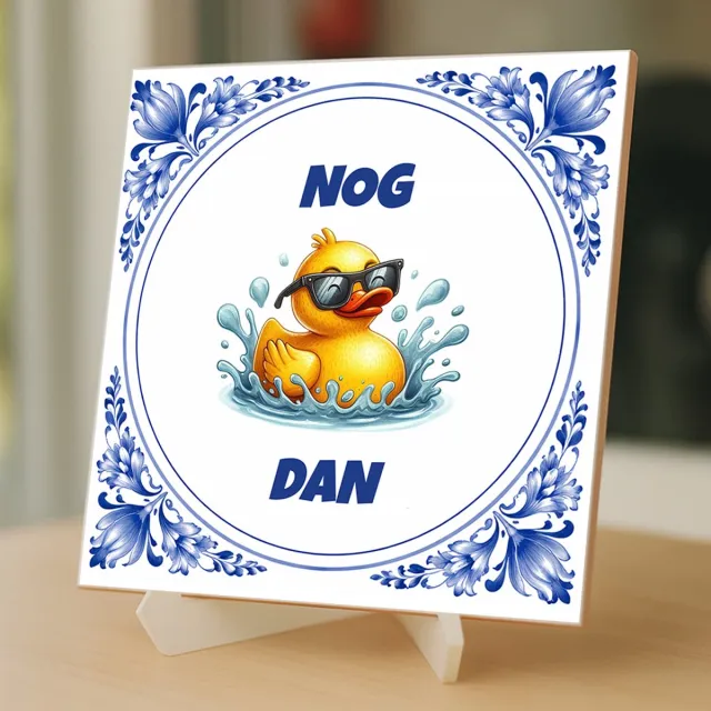 Tegeltjes met tekst - Nog 1tje Dan - 15 x 15 cm– inclusief gratis transparante ezelhouder – Kleurmedia wit