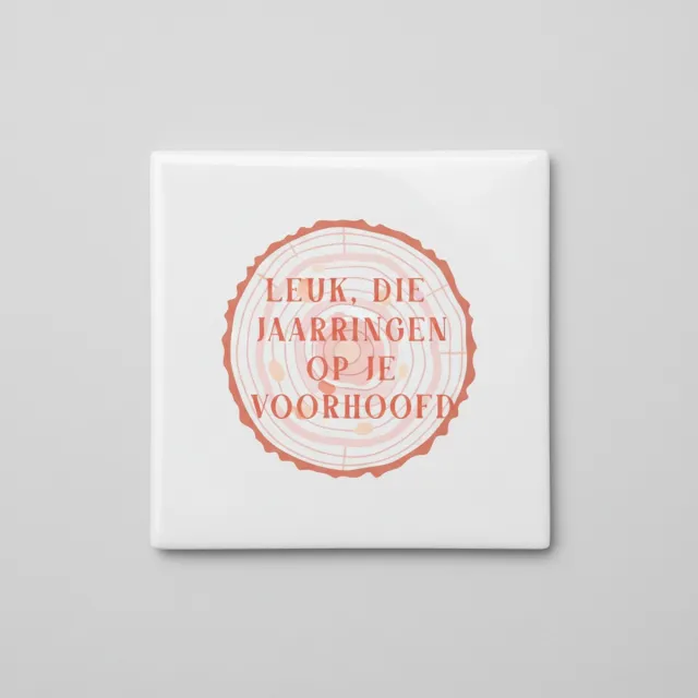 Nevolis Grappige Nederlandse Tekst Keramische Tegel “Leuk, Die Jaaring(en) Op Je Voorhoofd” – Humor Wanddecoratie – 15 × 15 cm Multi Color
