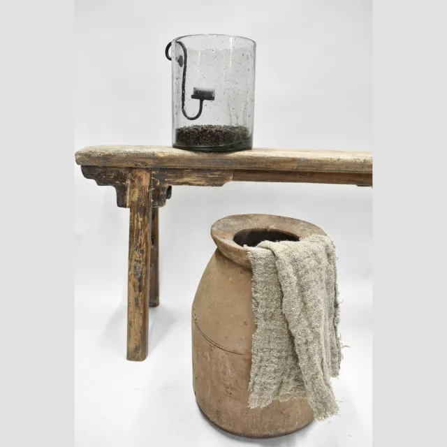 by Mooss Windlicht Ø 15x18 cm Stone met zwarte hangkandelaar - Windlicht glas steenslag - Handgeblazen - Landelijk robuust sober Naturel