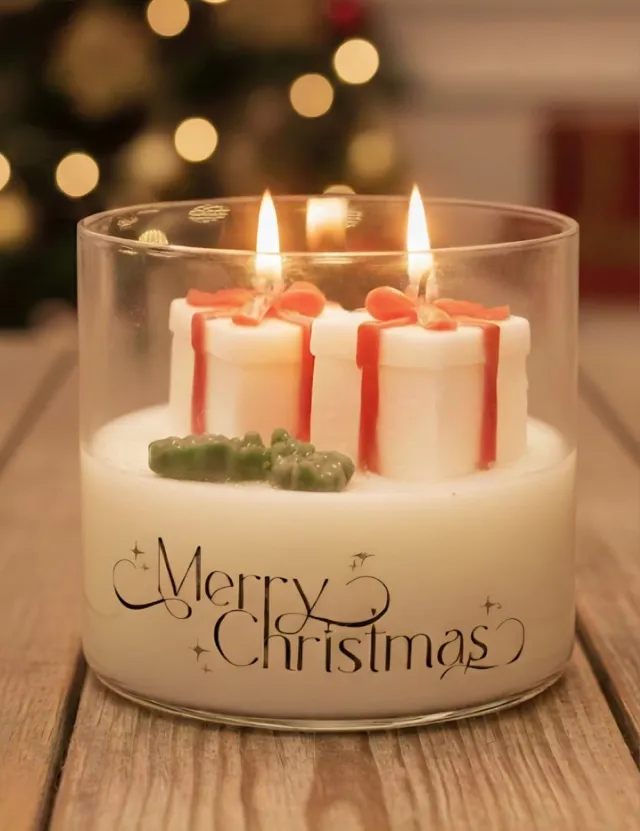 JoyDecor Kerst Geurkaars Merry Christmas – Cadeautjes Design – Appel, Sinaasappel & Kaneel – Luxe Winter Kaars – Handgemaakt – 330g Wit