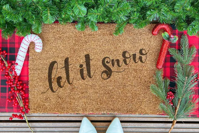 Laser Point Let It Snow | 90x60 cm | Nieuwe huis cadeau | Ingangsmat | Deurmat met stijl | Verhuizing cadeau | Praktisch & trendy | Perfect voor binnenkomst | Cadeau voor nieuwe woning Bruin | Zwart (Gravering 90x60)