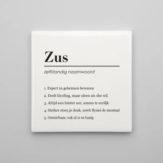Nevolis Grappige Definitie Keramische Tegel “Zus” – Betekenisvol Cadeau voor Zussen, Minimalistische Woondecoratie Tegel 15 x 15 cm Multi Color