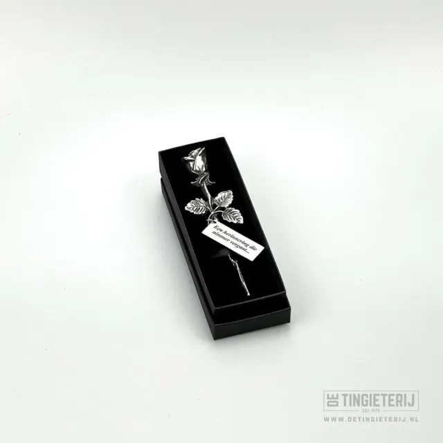 De tingieterij Roosje met label ''Een herinnering die nimmer vergaat...'' - Dierbare herinnering - Uitvaart - Liefdesroos - Aandenken - Symbolisch cadeau Zilver