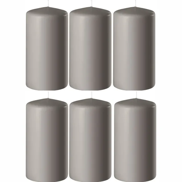 Enlightening Candles 6x Zandgrijze cilinderkaarsen/stompkaarsen 6 x 8 cm 27 branduren - Geurloze kaarsen zandgrijs - Woondecoraties