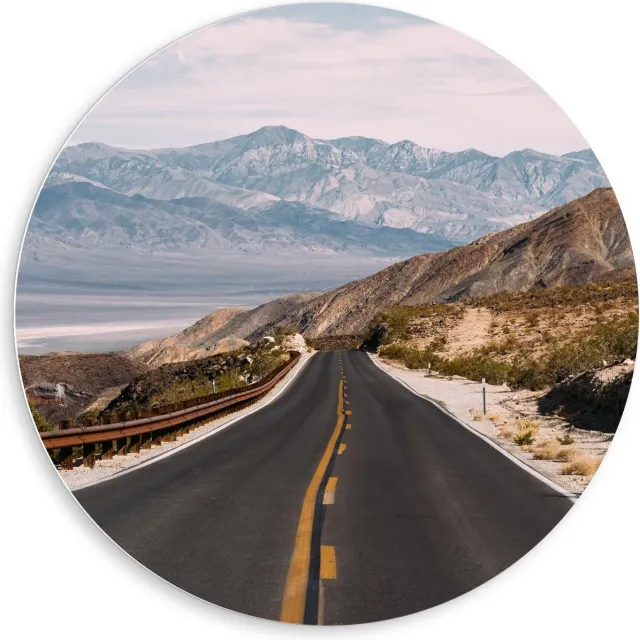 KuijsFotoprint Forex Wandcirkel - Weg Tussen de Bergen - 80x80cm Foto op Wandcirkel (met ophangsysteem) Wit
