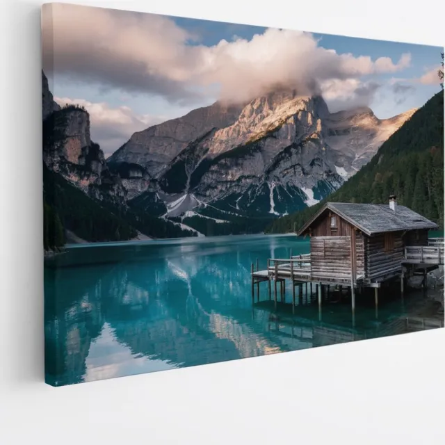 Saammp Canvas Schilderij - Landschap - Huis tussen de bergen - Natuur - 90x60 - Foto op canvas - Wanddecoratie - Muurdecoratie Woonkamer - Slaapkamer decoratie - Canvas Print Multicolor