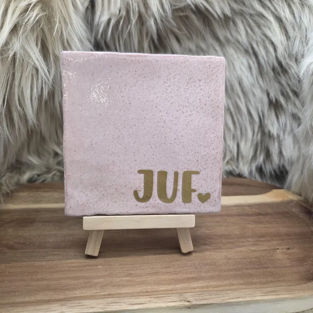 CreaCraft Robuust Wenstegeltje Juf – Cadeau Juffendag – Afscheid Juf – Bedankje – Trendy – Woondecoratie – Cadeautje – Decoratief Tegeltje met Standaard – Cadeau Idee robuust lichtroze/goud