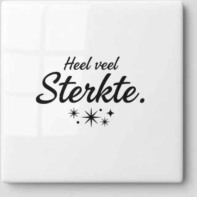Nevolis Keramieken Tegel 15×15 cm – “Heel veel Sterkte” Bemoedigende Tegel met Minimalistisch Zwart Ontwerp Multi Color