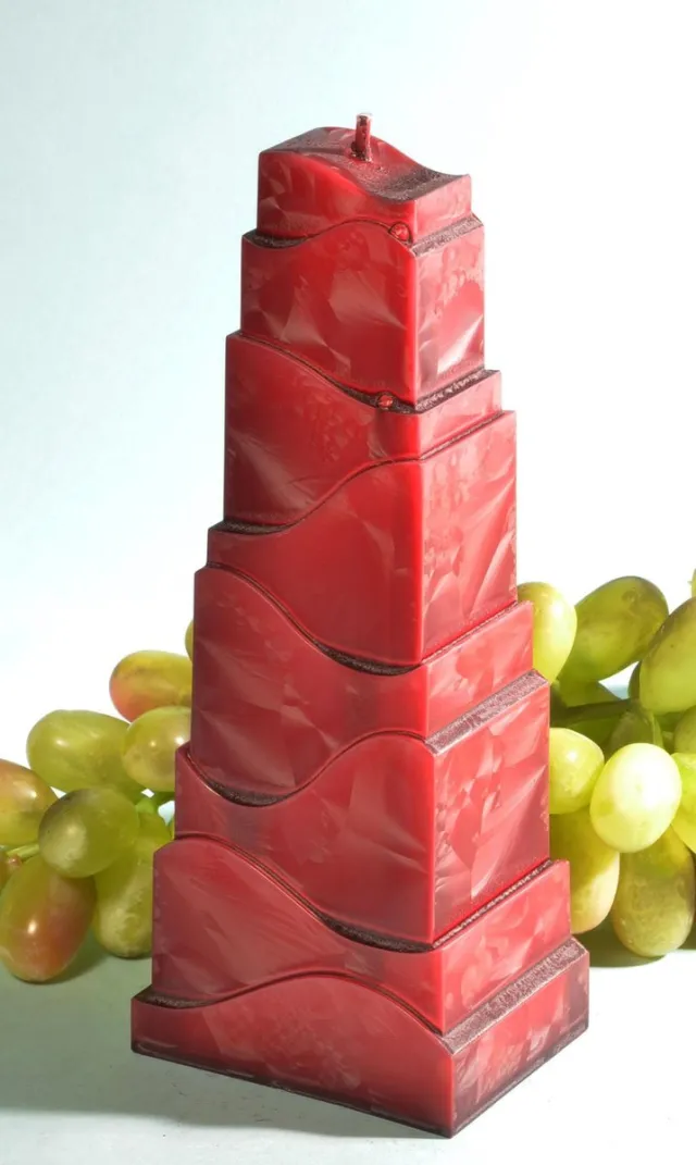 MilaNNE Toren Kaars, ROOD POLYMICO, hoogte: 21cm Boredaux rood