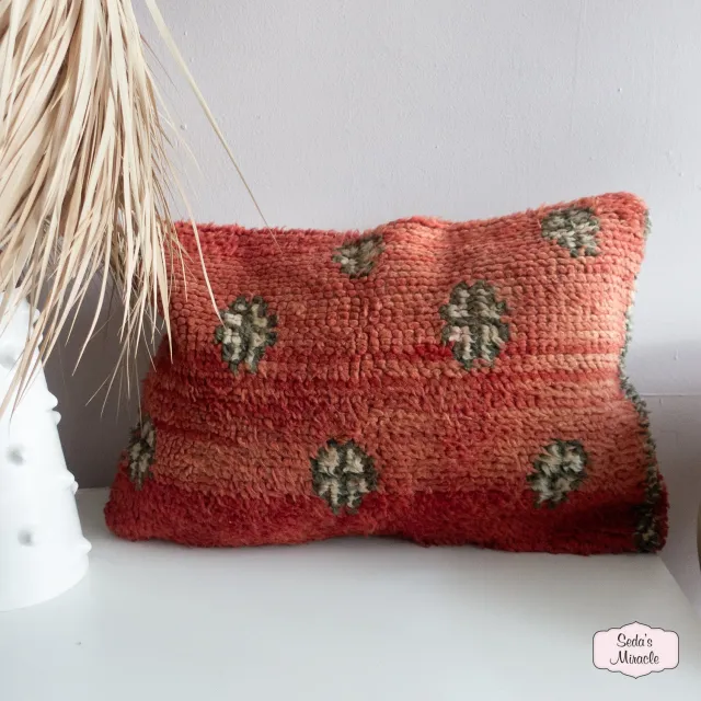 Seda's Miracle Marokkaanse Berber kussen rood met wit en zwart patroon