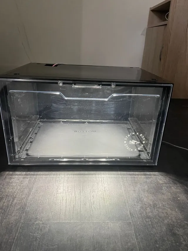 Stack a Box Zwart - Schoenendoos - Schoenenbox - Sneaker organizer - Sneaker display - Organizer - Inclusief LED verlichting - Geluidsensoren - Voice control - Multifunctionele schoenenbox - Oplaadbaar