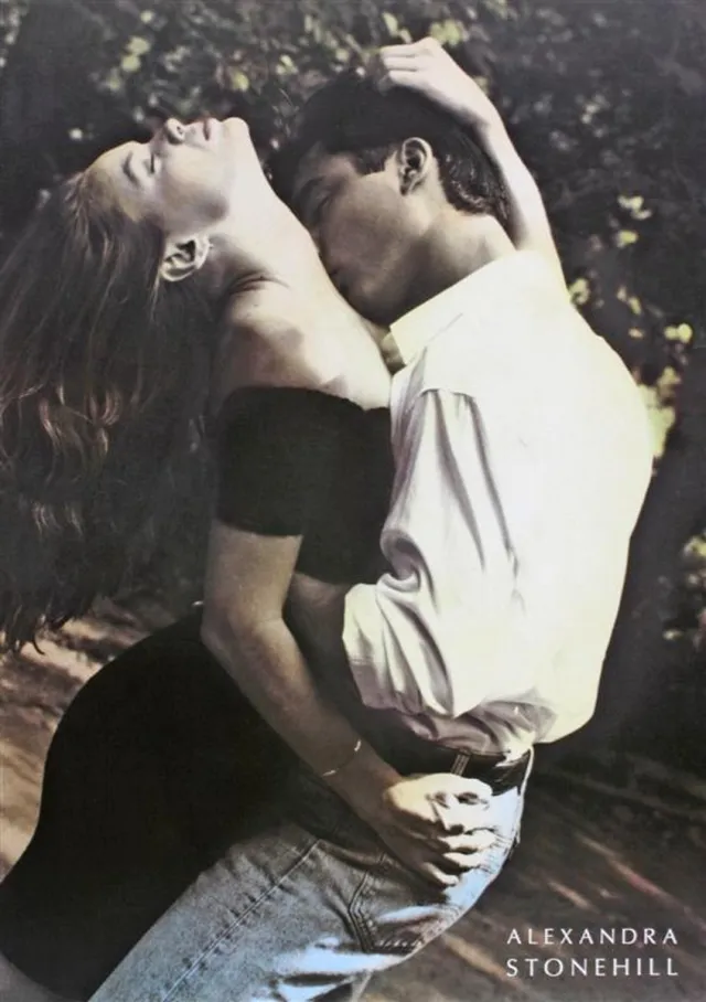 Catch Projecten Poster - Embrace - A. Stonehill - Zwart/Wit - Fotografie - Jaren 80