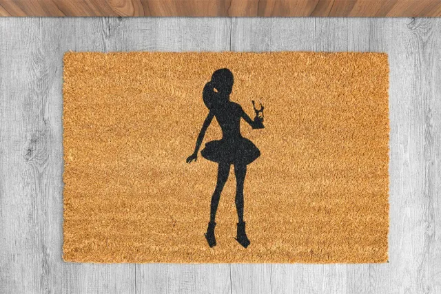 Laser Point Barbie Ice Skater Deurmat | 60x40 cm | Stijlvolle Ingangsmat | Glamour & Sportief | Perfect voor Binnenkomst | Cadeau voor Schaatsliefhebbers | Trendy & Praktisch | Housewarming Cadeau Bruin | Zwart (Gravering 60x40)