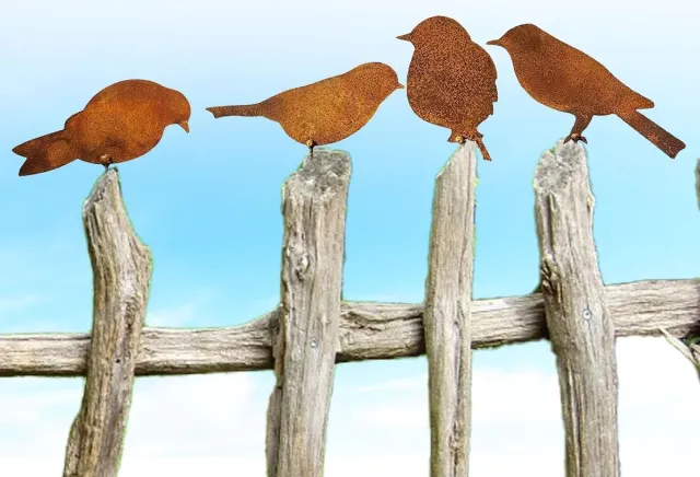 Ynkkvre Tuindecoratie buiten - Tuin ornamenten - Metalbird - tuin ornamenten silhouet - Tuin hek decor - 4 Smeedijzeren Vogels - Eenvoudige Monteerbaar - Verweerd Patina - Duurzaam & Weerbestendig bruin