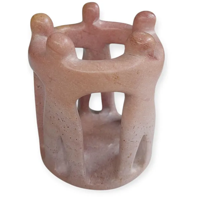 Floz Design vriendenkring 5 personen - vijf figuren beeld omhelzing - cadeau verbondenheid - 16x13 cm - fairtrade van terracotta