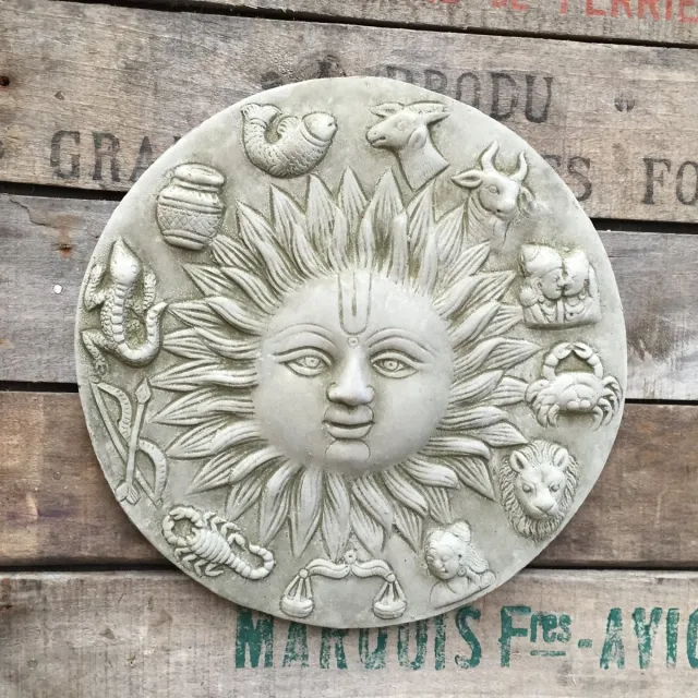A&S Estates Betonnen tuinbeeld - muurornament zodiac / sterrenbeeld grijs