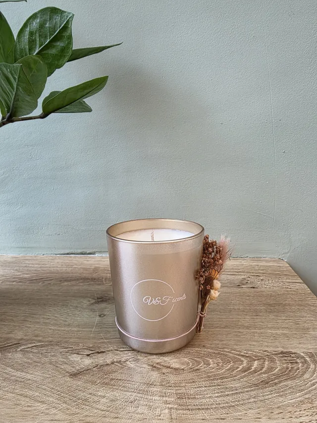 V&F Scents geurkaars 1 lont Sandal Wood & Amber - 50 branduren Rosé Champagne metallic