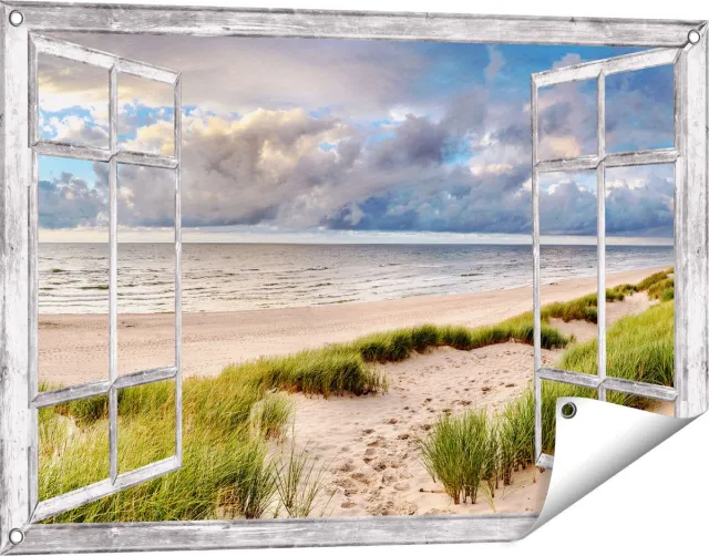 Gards Tuinposter Doorkijk Strand en Duinen met Bewolking - 90x60 cm - Tuindoek - Tuindecoratie - Wanddecoratie buiten - Tuinschilderij Grijs