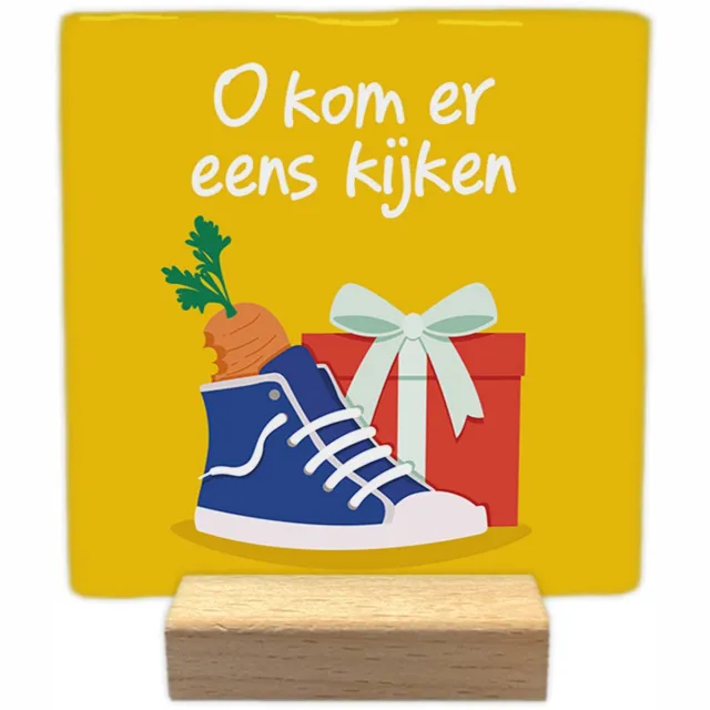 Artige Sinterklaas decoratie tegel met tekst - O kom er eens kijken - keramisch - 10x10 cm - inclusief houder Geel