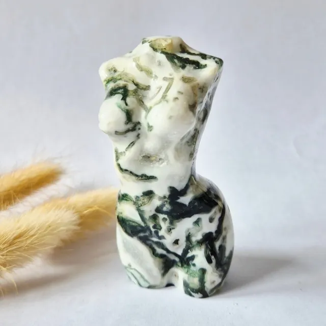 Moonlight Gemstones Mosagaat vrouwenbeeldje 8 cm (#25) – handgeslepen edelsteen carving Groen