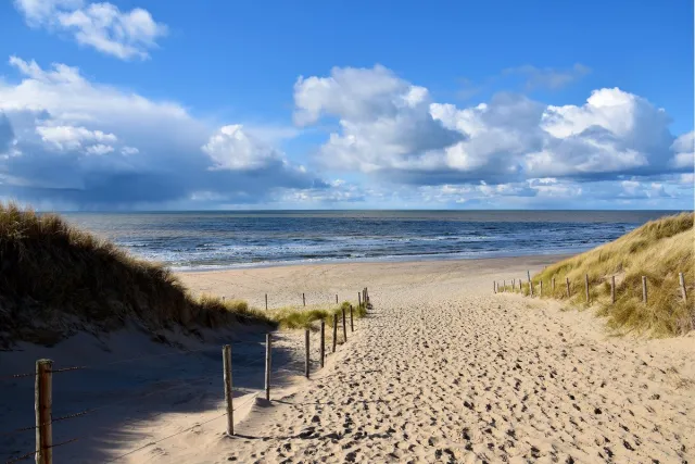 Texelphotos.nl Foto afdruk als tuinposter – Texel Duinpad - Duinen - Strand - Zee - Zonsondergang - Noordzee – Wanddecoratie - Tuinposter – Natuur - Landschap - 120 x 80 cm. Strandopgang voorjaar