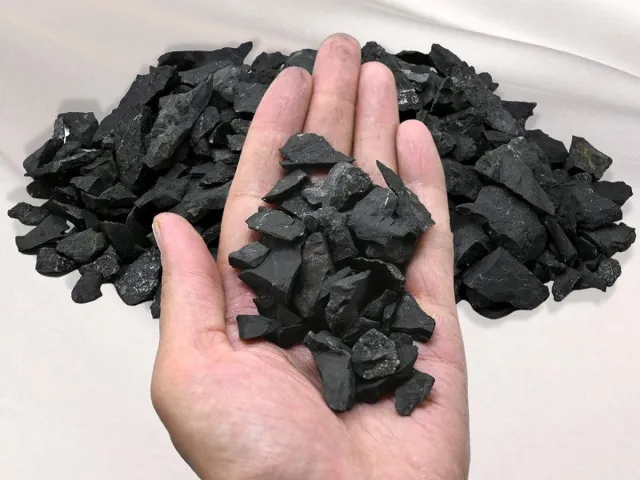 Alphasurya 2 kg ruwe shungiet steentjes 1-4 g voor water en ontstoring zwart