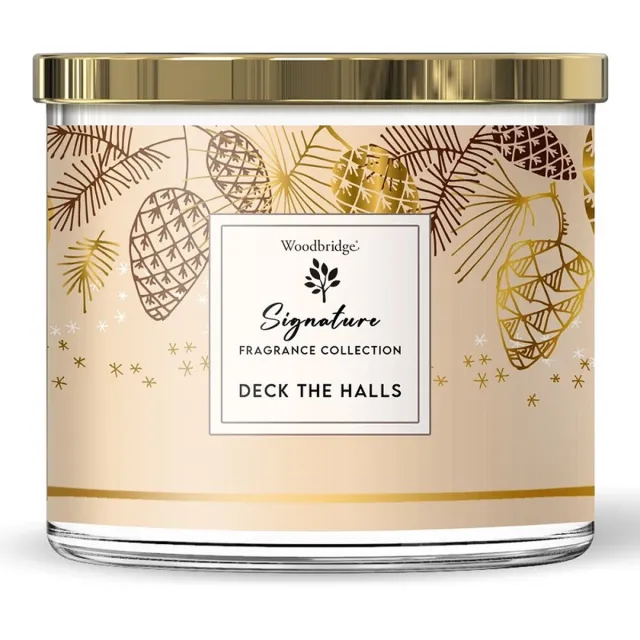 Woodbridge Luxe Geurkaars Kerst Met 3 lonten DECK The HALLS - kaneel rode wijn roos musk Goud Beige