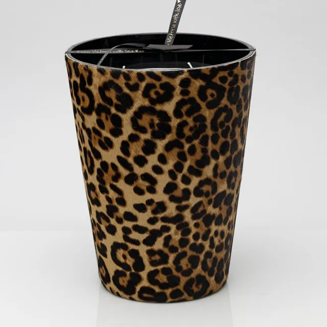 Victoria with Love bij Philline.be Victoria with Love kaars- Panter print - Geurkaars Bruin