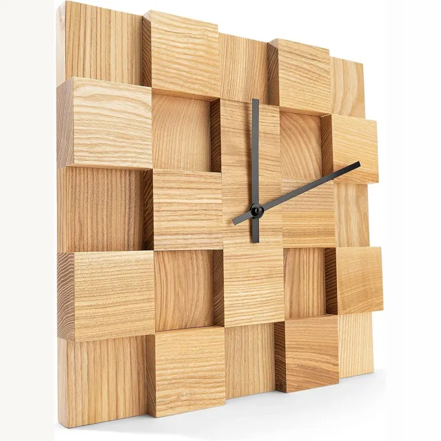 Kvota wandklok van fijn essenhout. Modern, minimalistisch design als decoratie of als cadeau - een pareltje voor vintage interieurdesign.