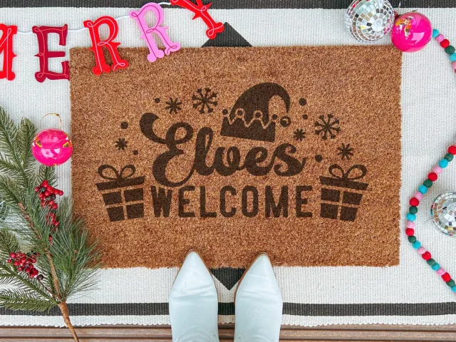Laser Point Elves Welcome | 90x60 cm | Nieuwe huis cadeau | Ingangsmat | Deurmat met stijl | Verhuizing cadeau | Praktisch & trendy | Perfect voor binnenkomst | Cadeau voor nieuwe woning Bruin | Zwart (Gravering 90x60)