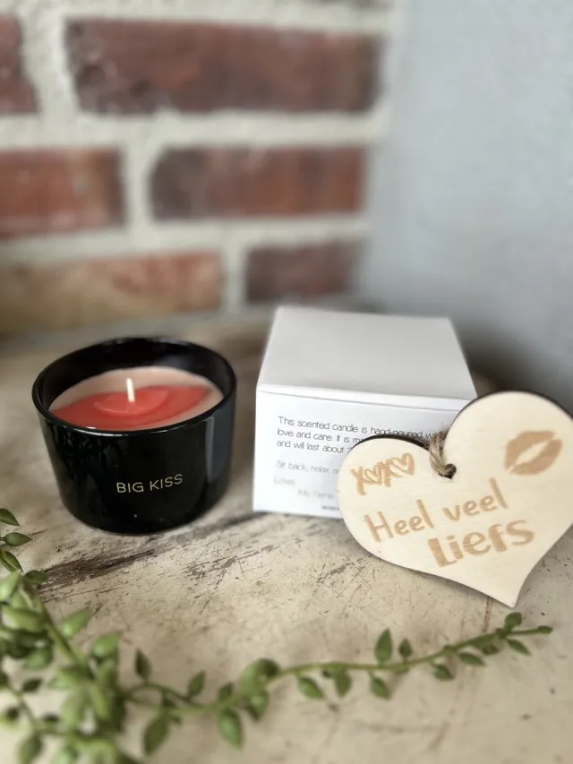 Creaties van hier Sojakaars Big kiss met houten hartje - 7,5x5 cm