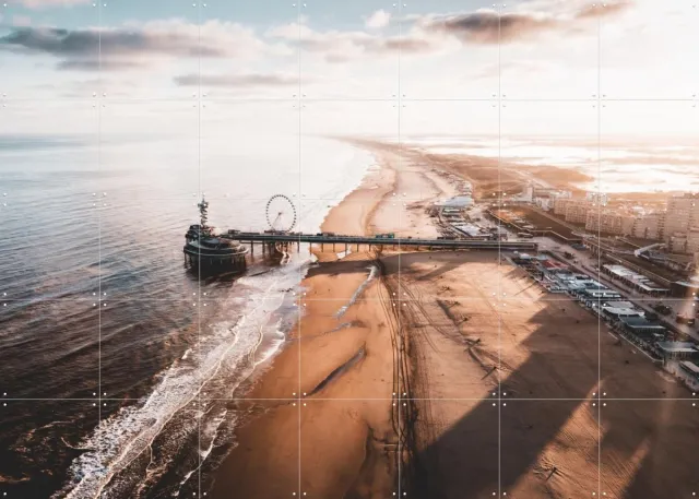 IXXI The Pier, Teun de Leede & Kunst in Kaart - 140 x 100 cm - Grote wanddecoratie en posters - Fotografie, Slaapkamer, Gang, Woonkamer, Architectuur Warme kleuren / Beige