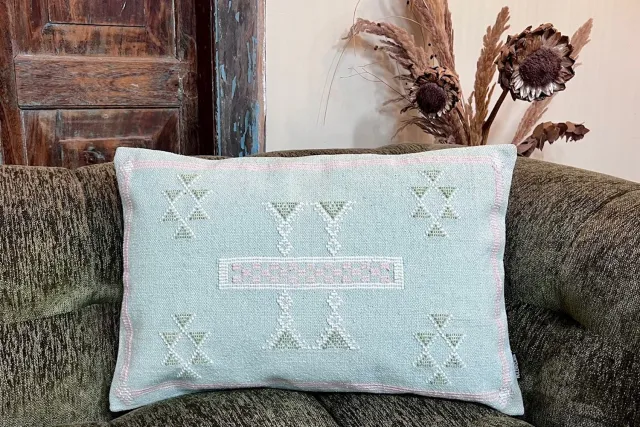 Rozenkelim Sabra style kussen groen 60cm x 40cm. Sierkussen inclusief vulling divers