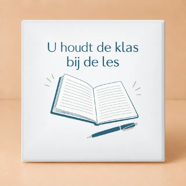 Bedruk King Minimalistische Meester Pauzebel Tegel – Strakke Zwart-Wit Lijntekening voor Leraren en Docenten - 11 x 11 cm