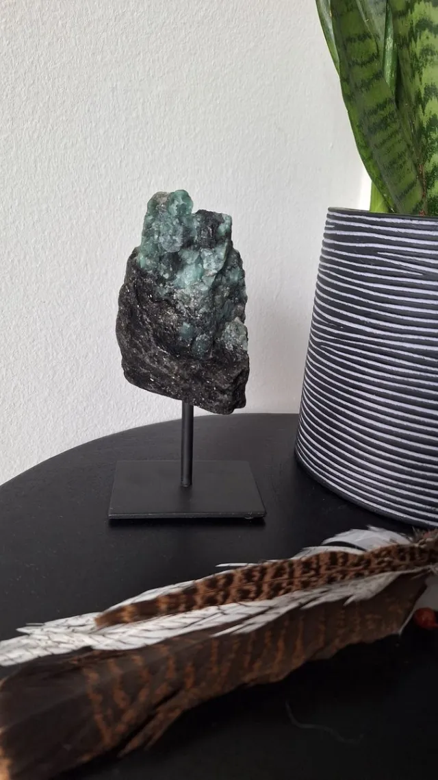 Healing Magic 777 Edelstenen - Smaragd op standaard - liefde, kracht, manifestatie