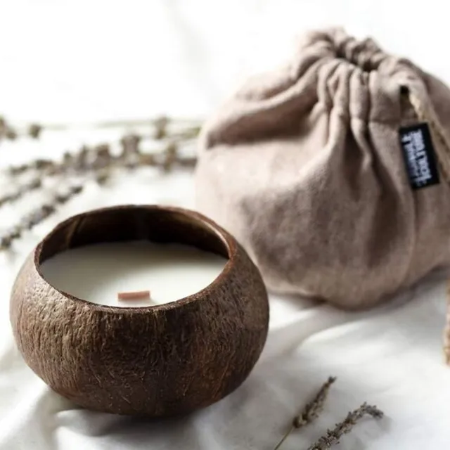 Jungle Culture Coconut shell candle - Geurkaars - Citrus/ Limoen - Kokosnoot - Sojawas - Kado in zak - Giftbag - Cadeauzakje - Biologisch katoen - Vegan - Duurzaam bruin