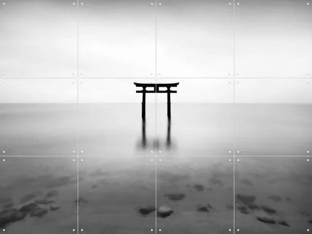 IXXI Torii Gate Lake Biwa - Japan, Jan Becke - 80 x 60 cm - Grote wanddecoratie en posters - Minimalisme, Fotografie, Woonkamer, Slaapkamer Zwart en wit / Zwart / Monochroom