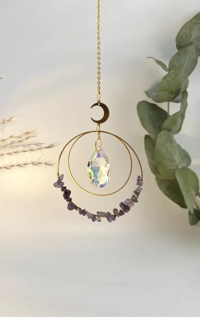Cosy Casa Crystal Suncatcher - Rondevorm - Amethist - Dubbele cirkel - Kristal Zonvanger - Goudkleur - Cadeau verpakking - Raam Decoratie - Kristallen - Zonnevanger - Edelsteen - Amethist - Machisch - Gemstone - Rond